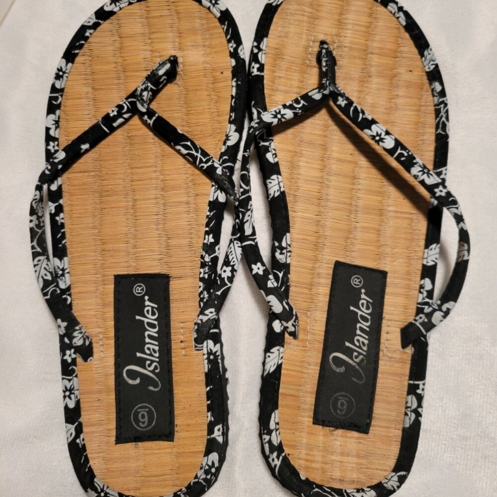 Islander Brand Bamboo Flip Flops Black/White Hawaiian Flowers Pattern - Size 6